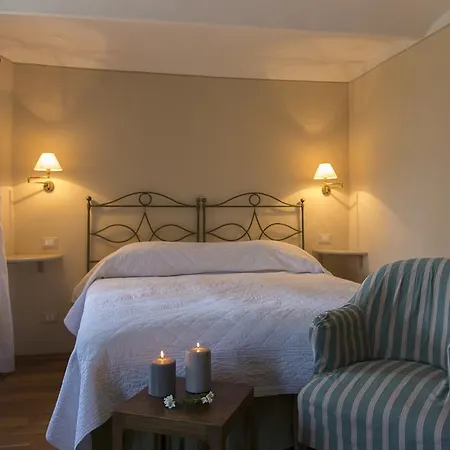 Bed & Breakfast Marchesi Alfieri - Cantine E Ospitalita 4*