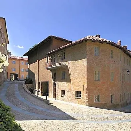 Alojamento de Acomodação e Pequeno-almoço Marchesi Alfieri - Cantine E Ospitalità 4*