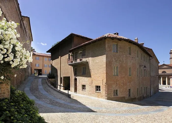 Marchesi Alfieri - Cantine E Ospitalita 4*